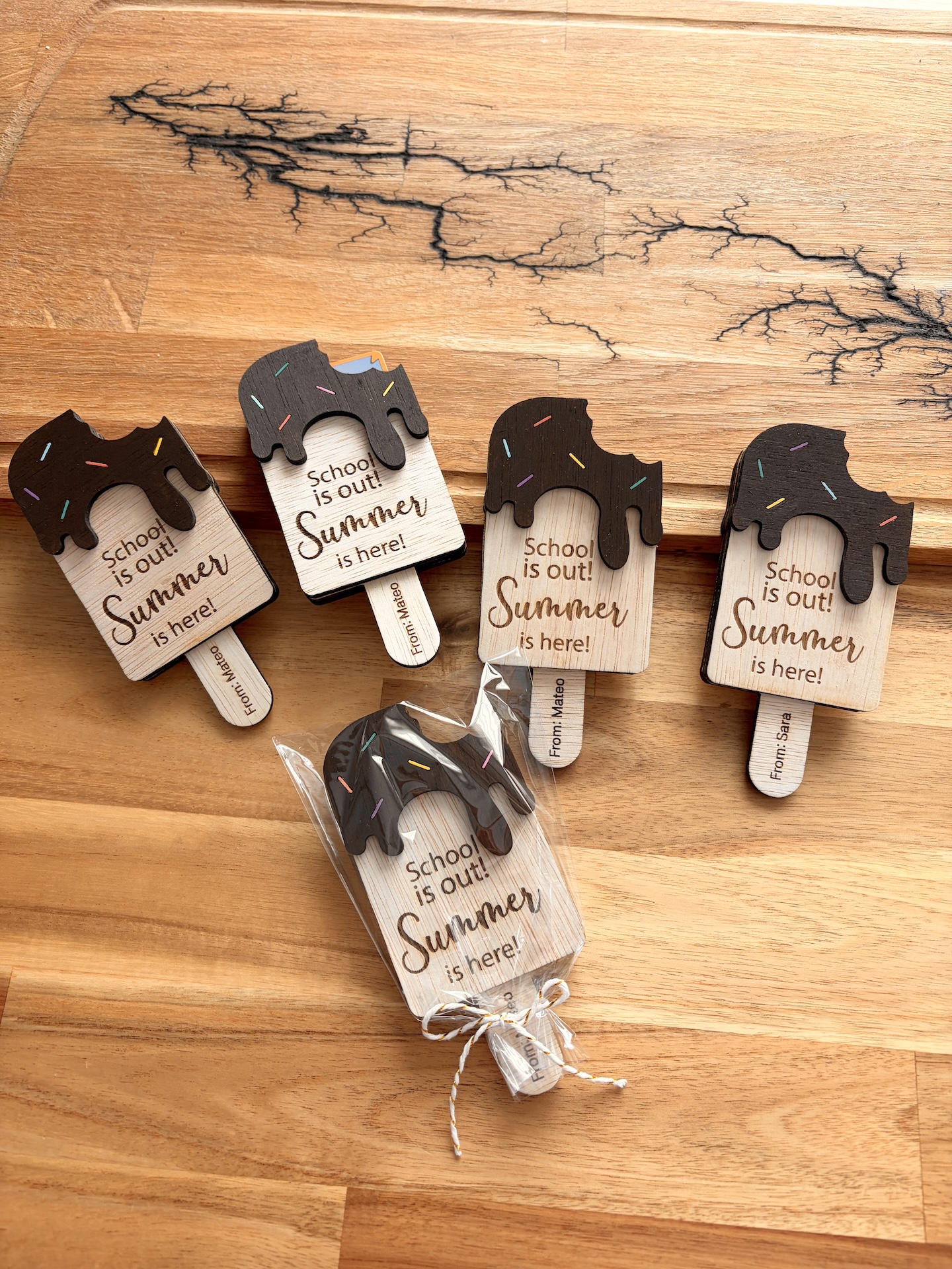 Suport Gift Card "School is Out!" – Cadou Personalizat pentru Profesori